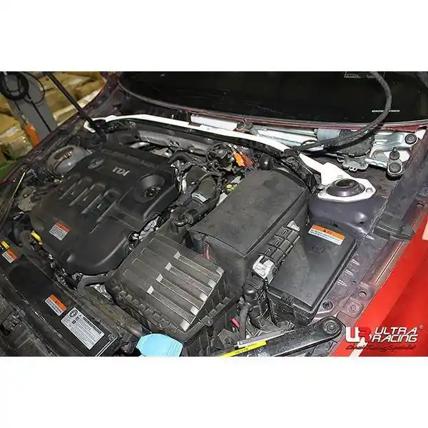 Mega okazja - Rozpórka VW Golf 7 2.0GTI/TDI UltraRacing 2P przednia górna Strutbar